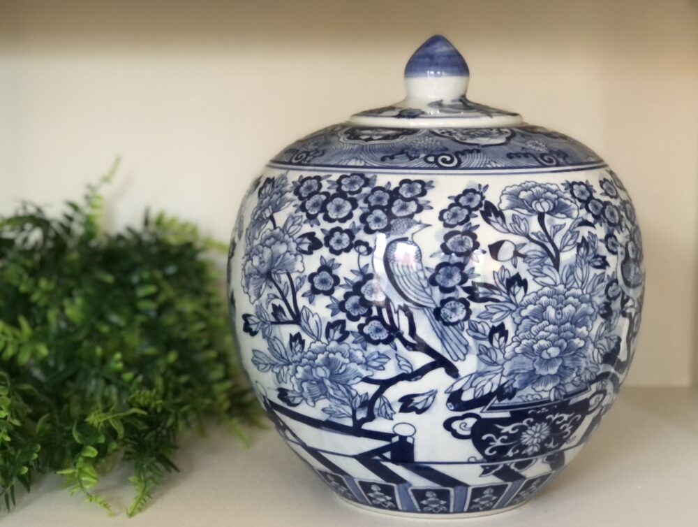 *large round blue and white chinese ginger jar with lid