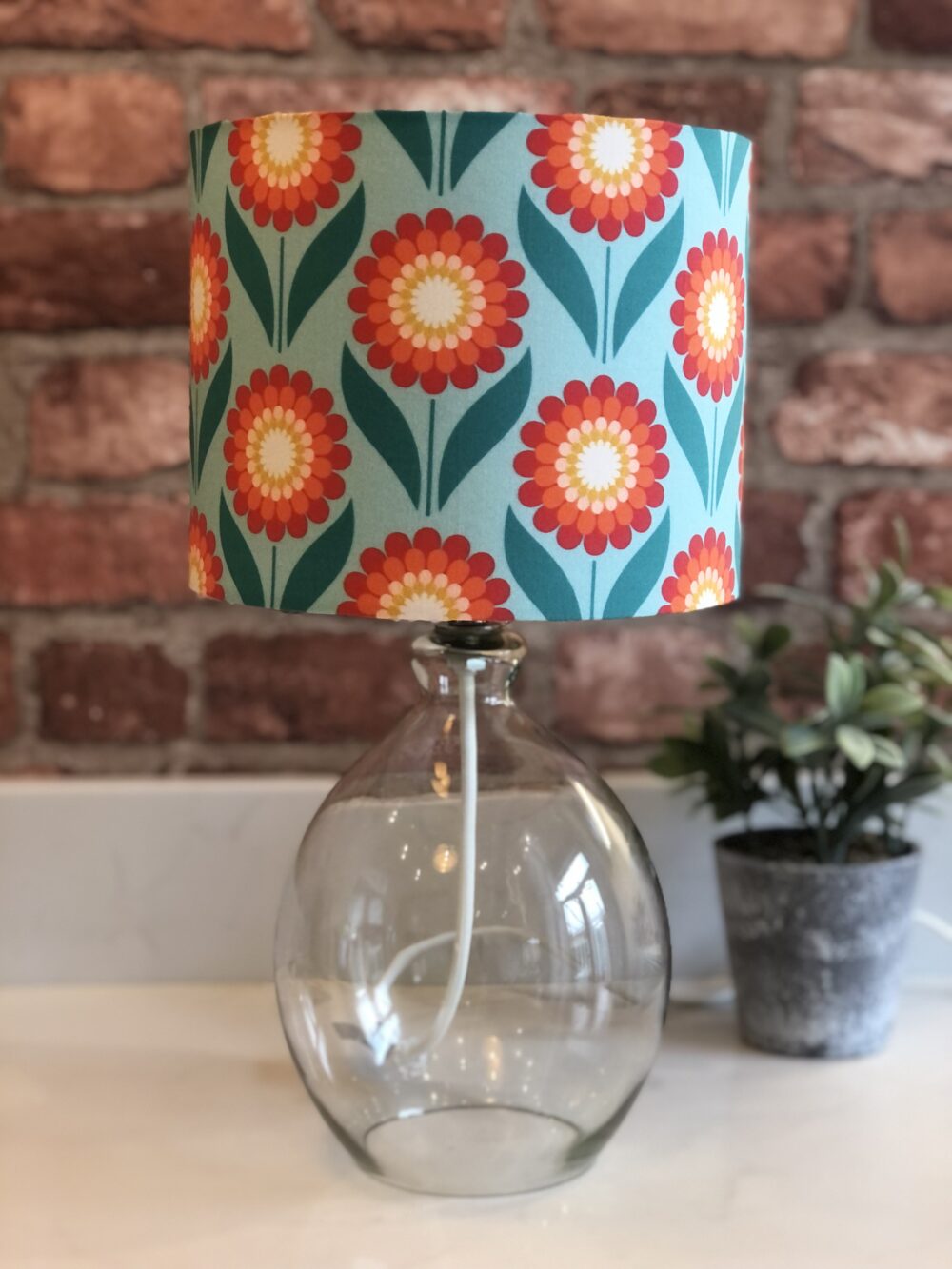 *clear glass lamp with retro flower shade